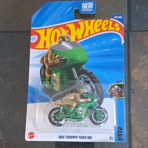 HOT WHEELS 1966 TRIUMPH TIGER 100 TREASURE HUNT